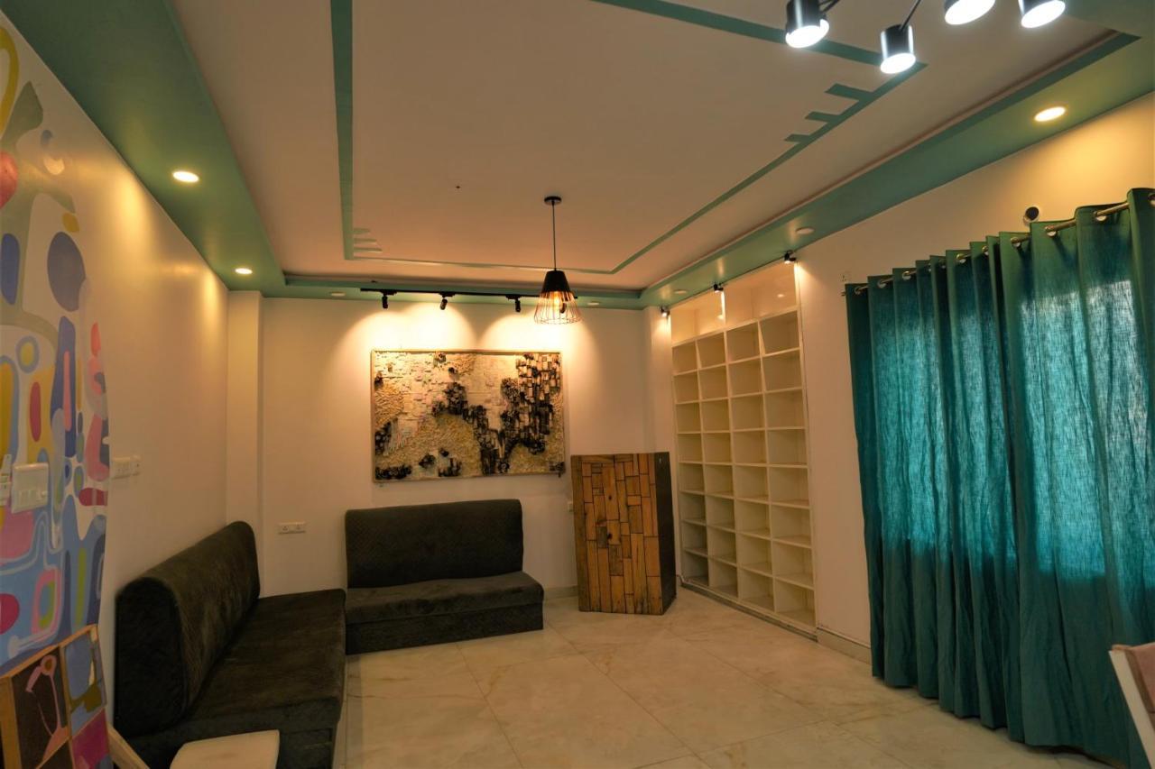 The Sweven Rishikesh Hostel Buitenkant foto