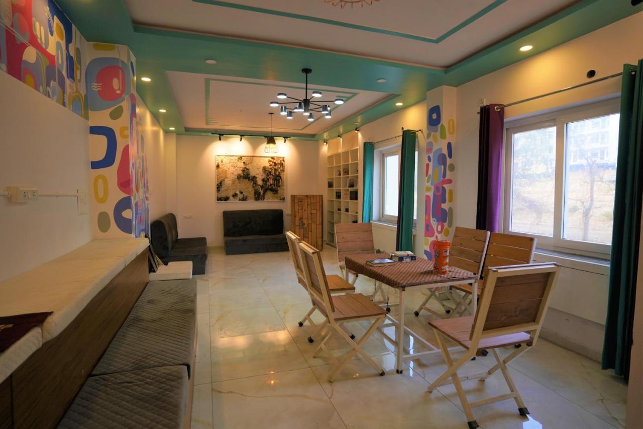 The Sweven Rishikesh Hostel Buitenkant foto