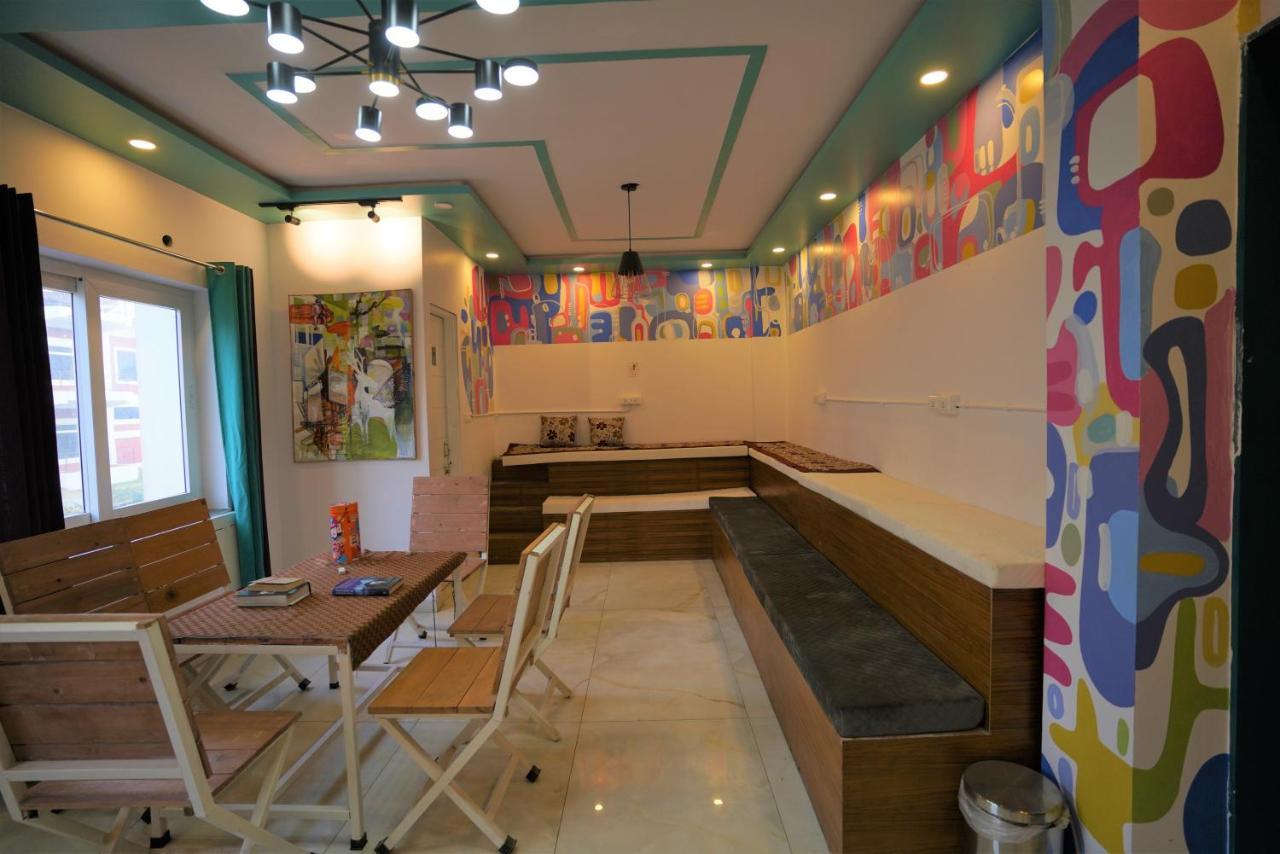 The Sweven Rishikesh Hostel Buitenkant foto