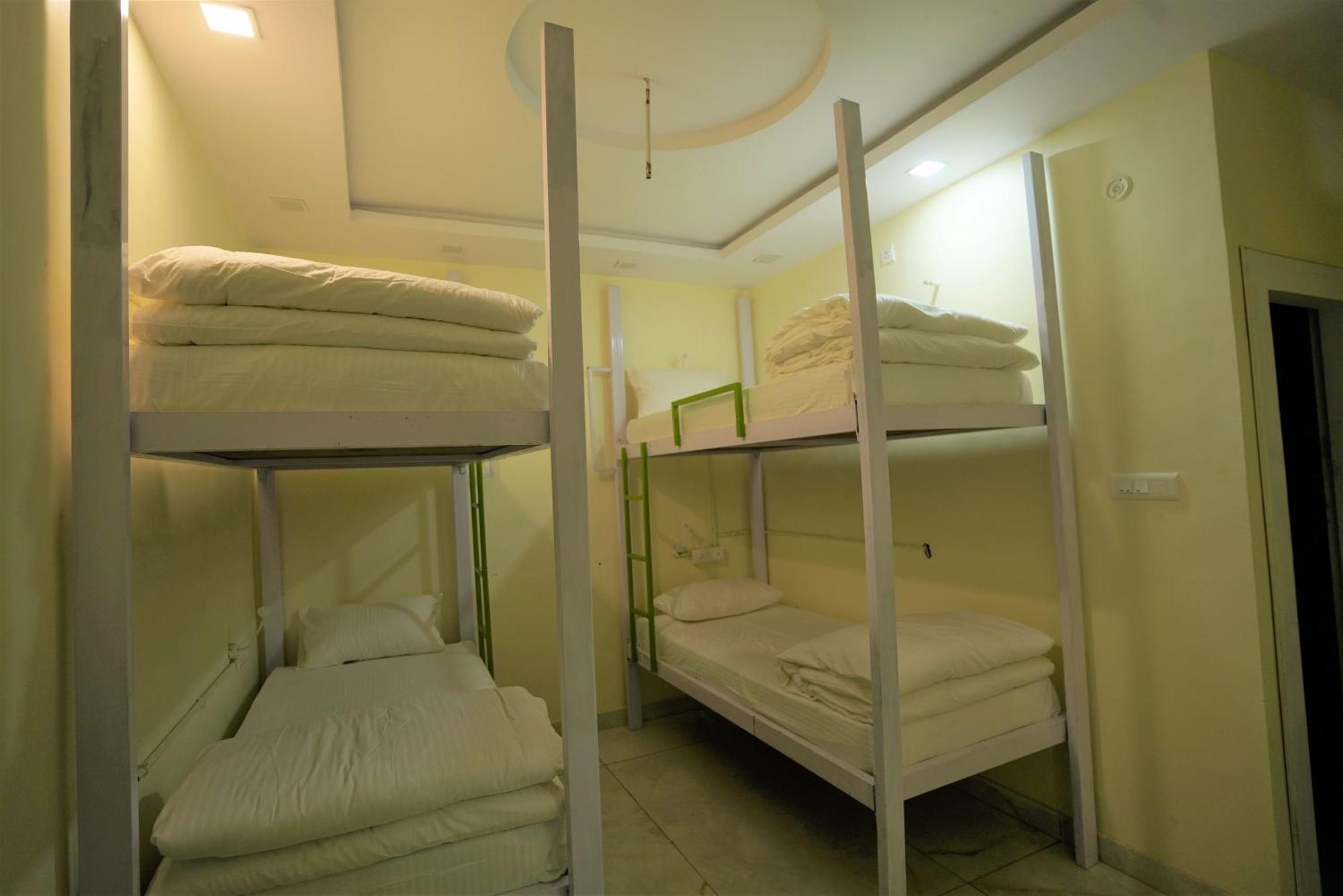 The Sweven Rishikesh Hostel Buitenkant foto