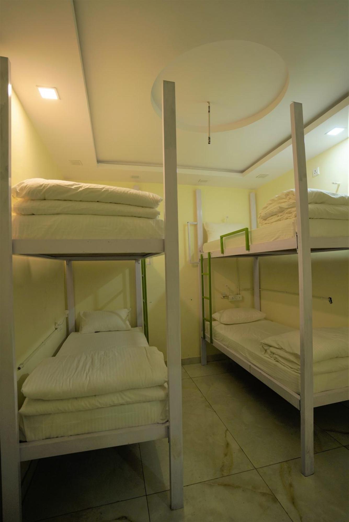 The Sweven Rishikesh Hostel Buitenkant foto