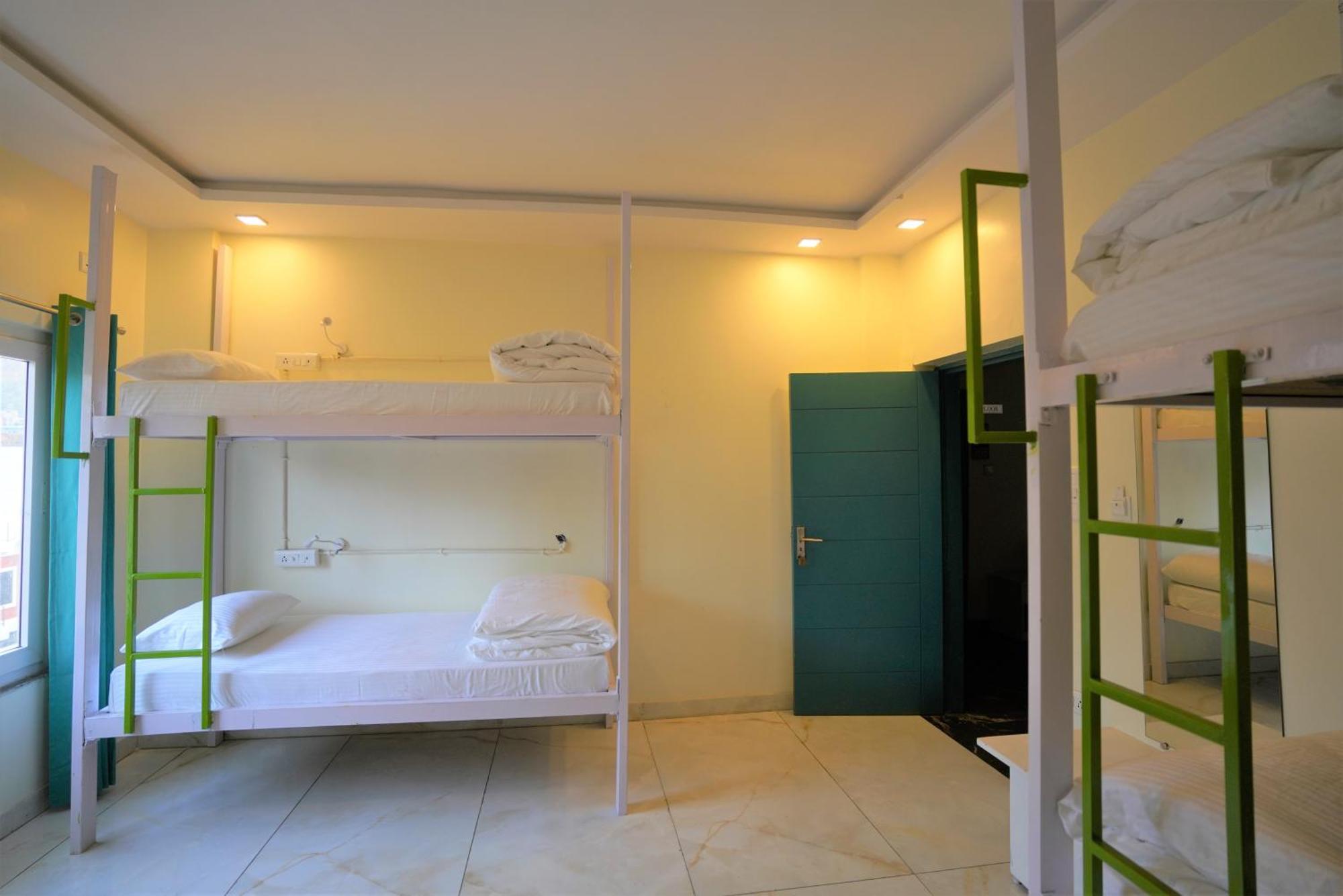 The Sweven Rishikesh Hostel Buitenkant foto