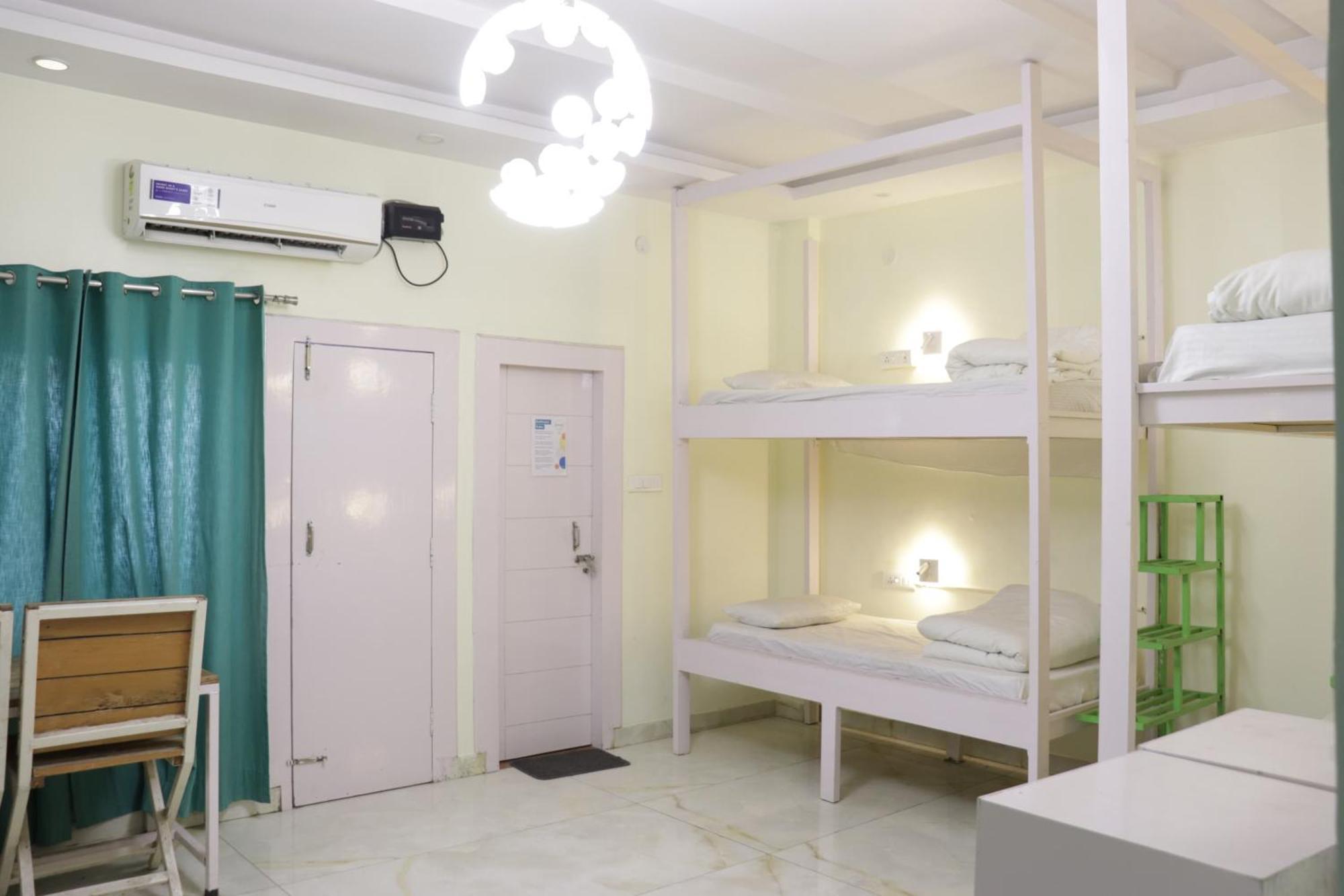 The Sweven Rishikesh Hostel Buitenkant foto