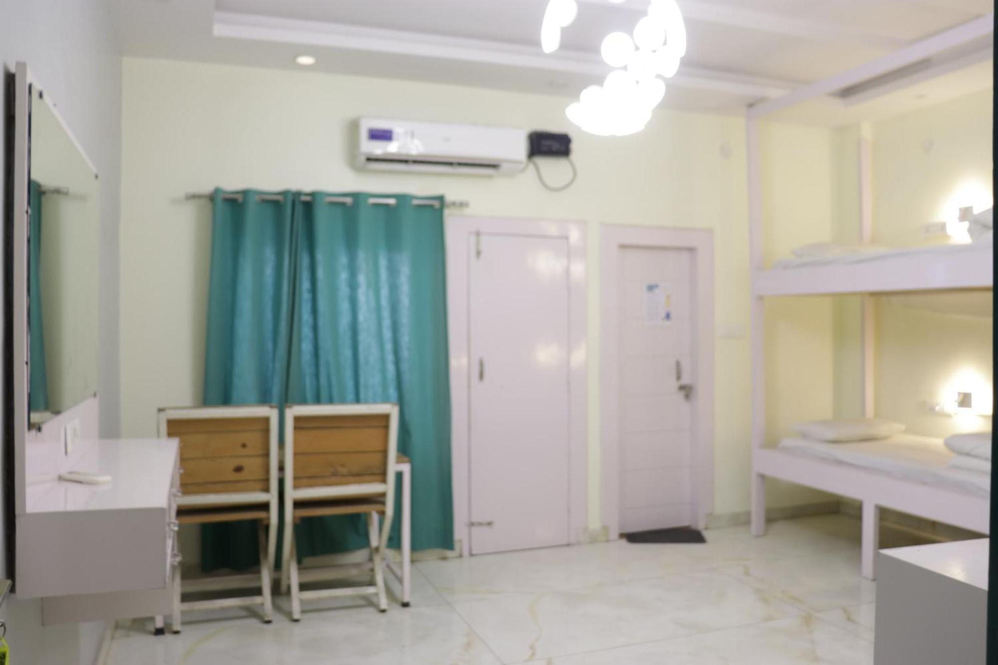 The Sweven Rishikesh Hostel Buitenkant foto