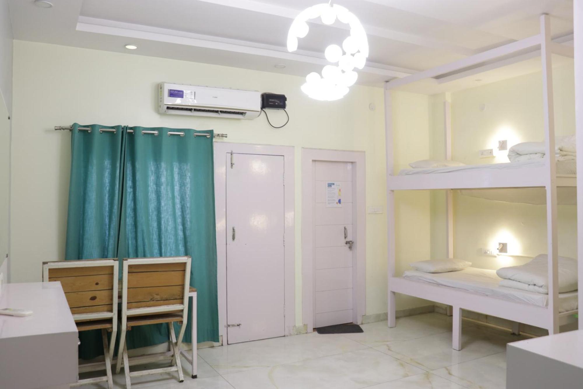 The Sweven Rishikesh Hostel Buitenkant foto
