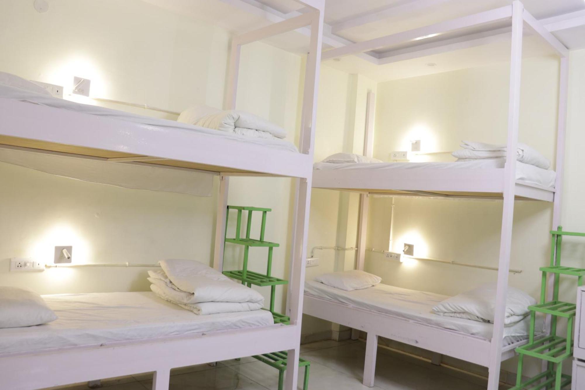 The Sweven Rishikesh Hostel Buitenkant foto