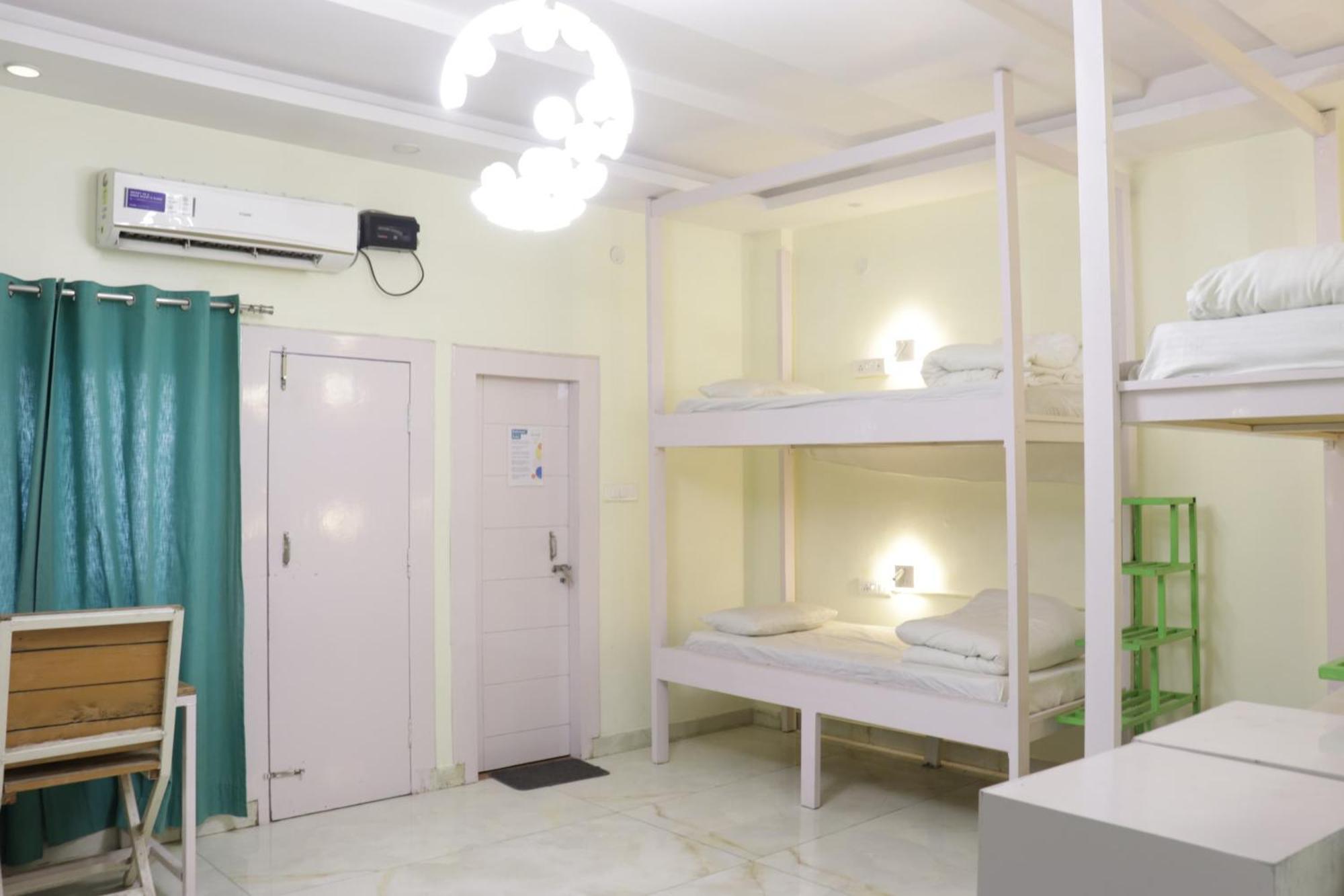 The Sweven Rishikesh Hostel Buitenkant foto